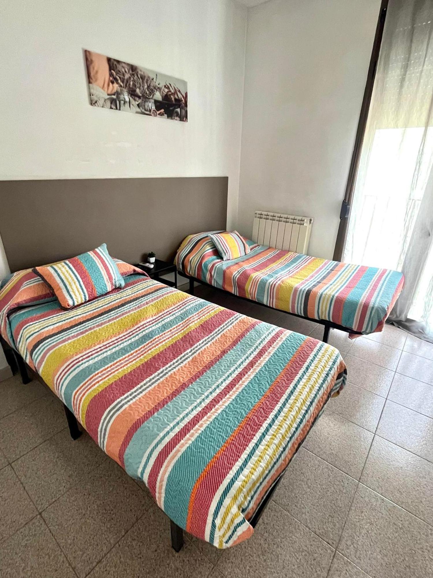 Hostal La Masia Manresa Buitenkant foto