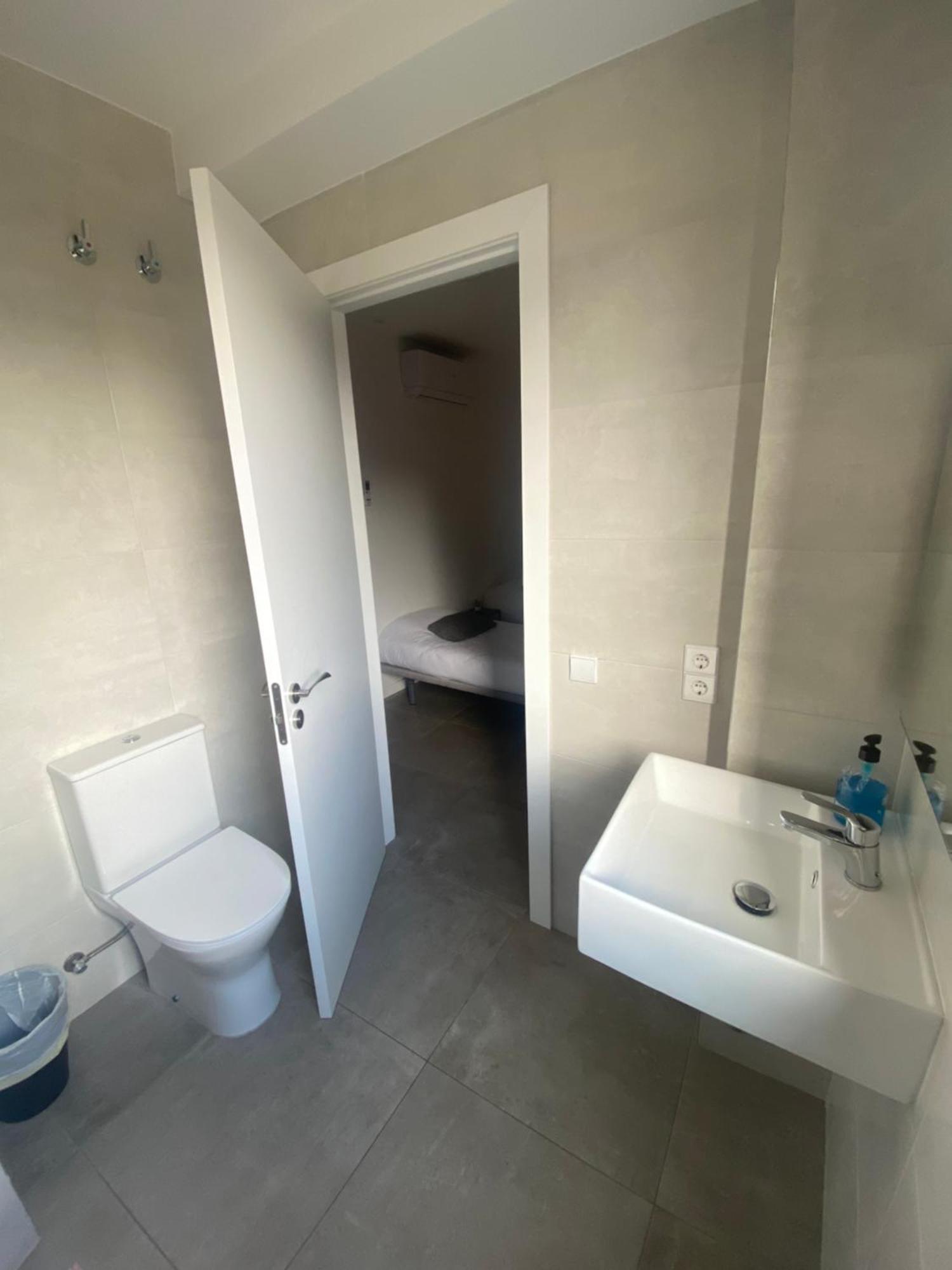 Hostal La Masia Manresa Buitenkant foto
